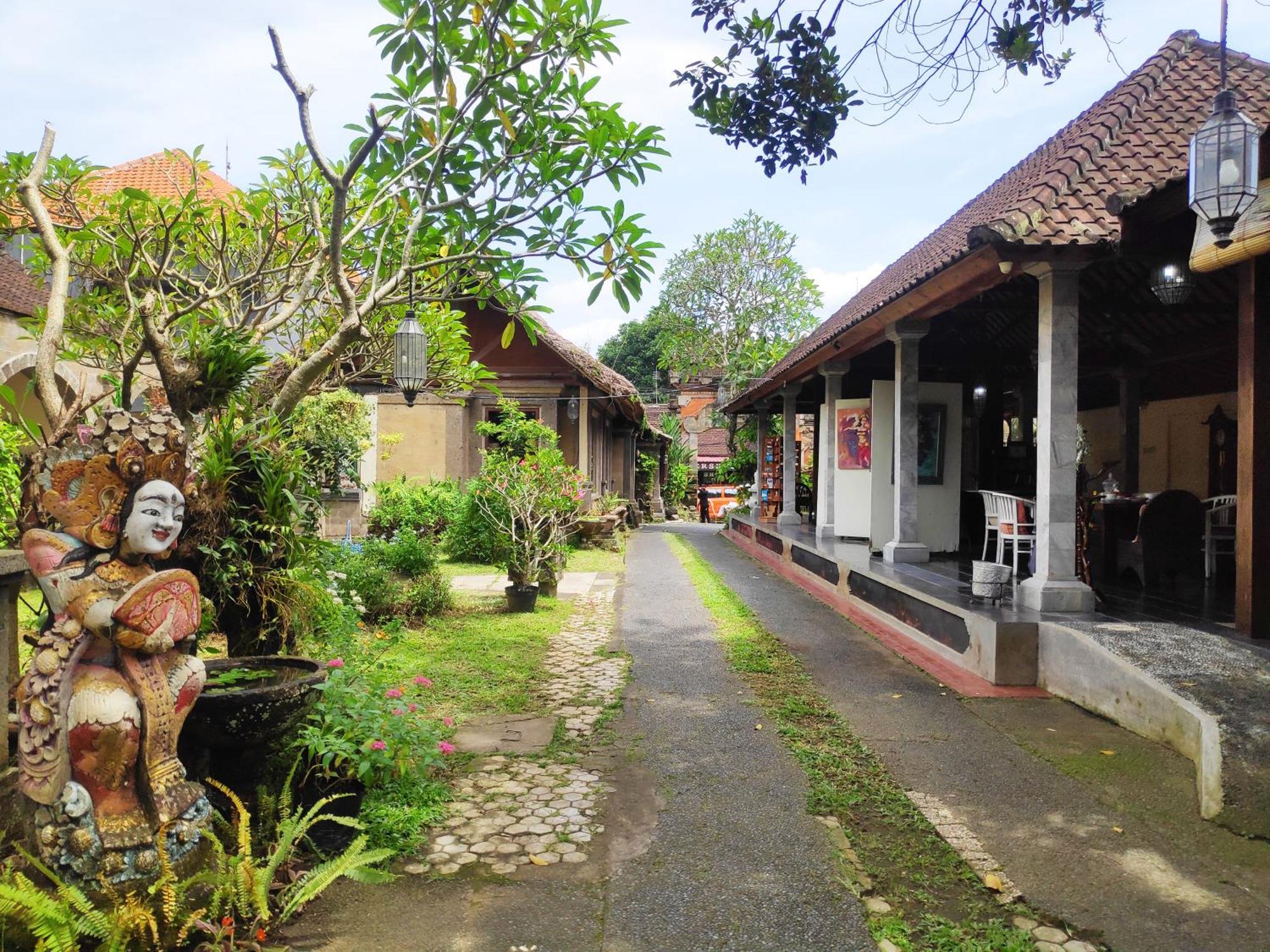 Oka Kartini Ubud Esterno foto